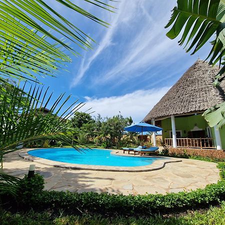 Paradiesische Villa Maisha Mazuri Mit Pool. Terrasse Und Personal Praia de Diani Exterior foto