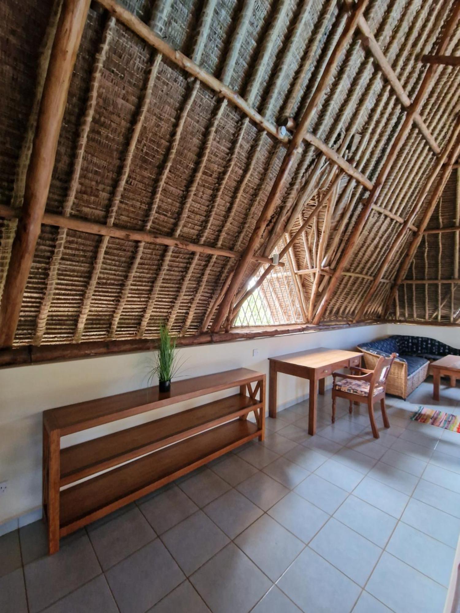 Paradiesische Villa Maisha Mazuri Mit Pool. Terrasse Und Personal Praia de Diani Exterior foto