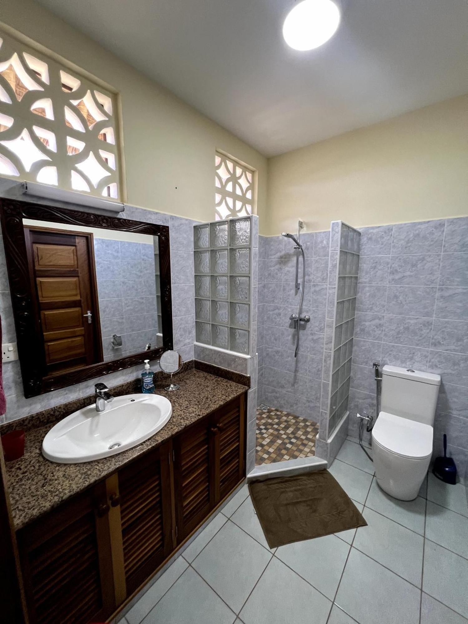 Paradiesische Villa Maisha Mazuri Mit Pool. Terrasse Und Personal Praia de Diani Exterior foto
