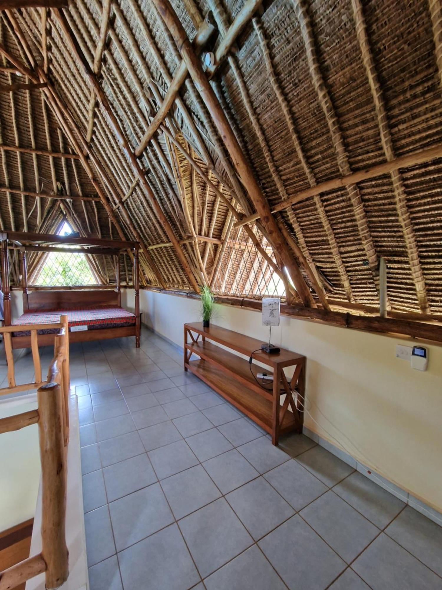 Paradiesische Villa Maisha Mazuri Mit Pool. Terrasse Und Personal Praia de Diani Exterior foto