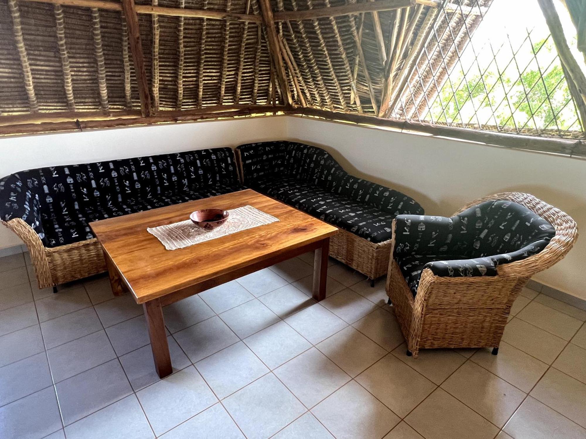 Paradiesische Villa Maisha Mazuri Mit Pool. Terrasse Und Personal Praia de Diani Exterior foto