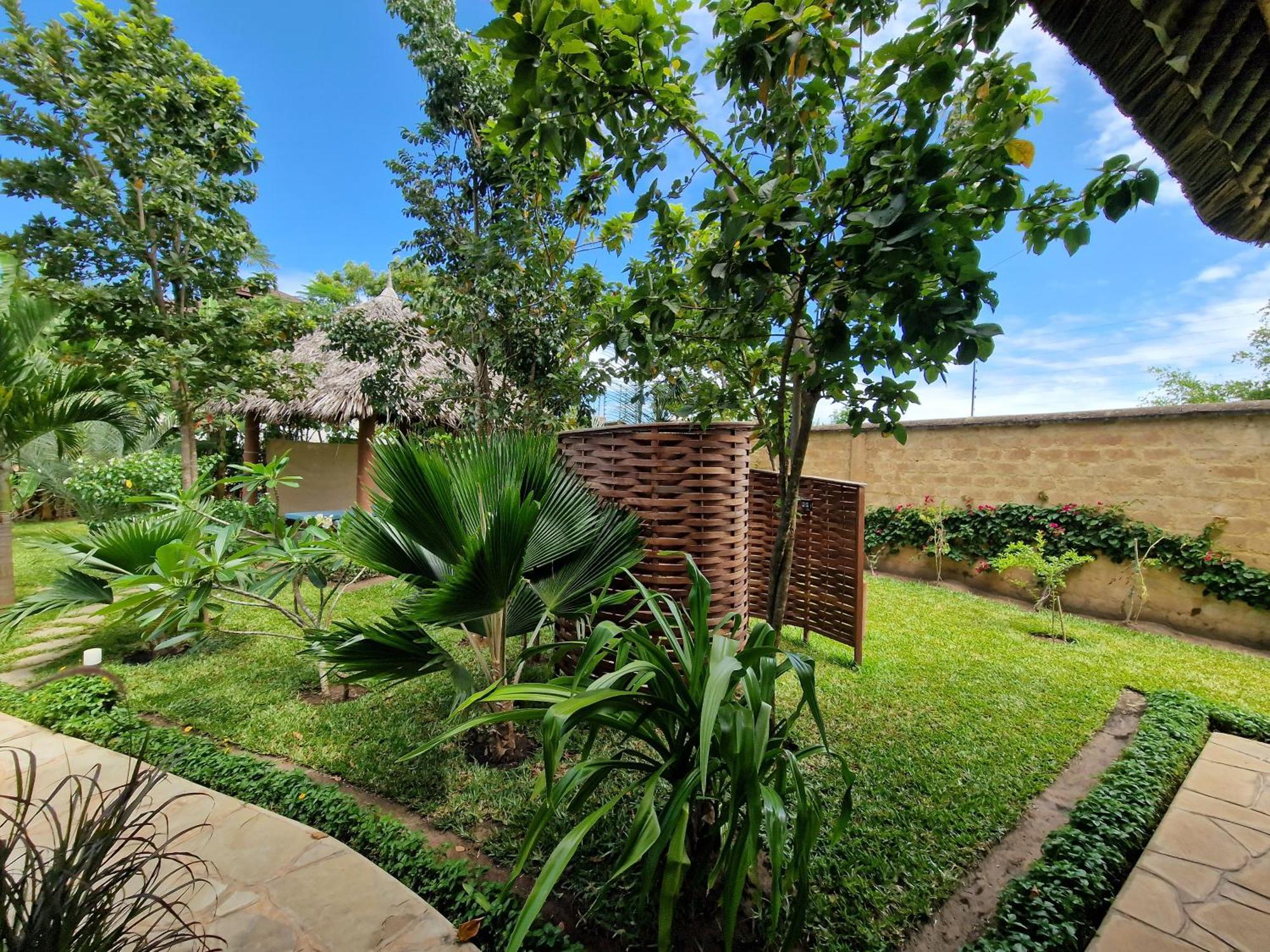 Paradiesische Villa Maisha Mazuri Mit Pool. Terrasse Und Personal Praia de Diani Exterior foto