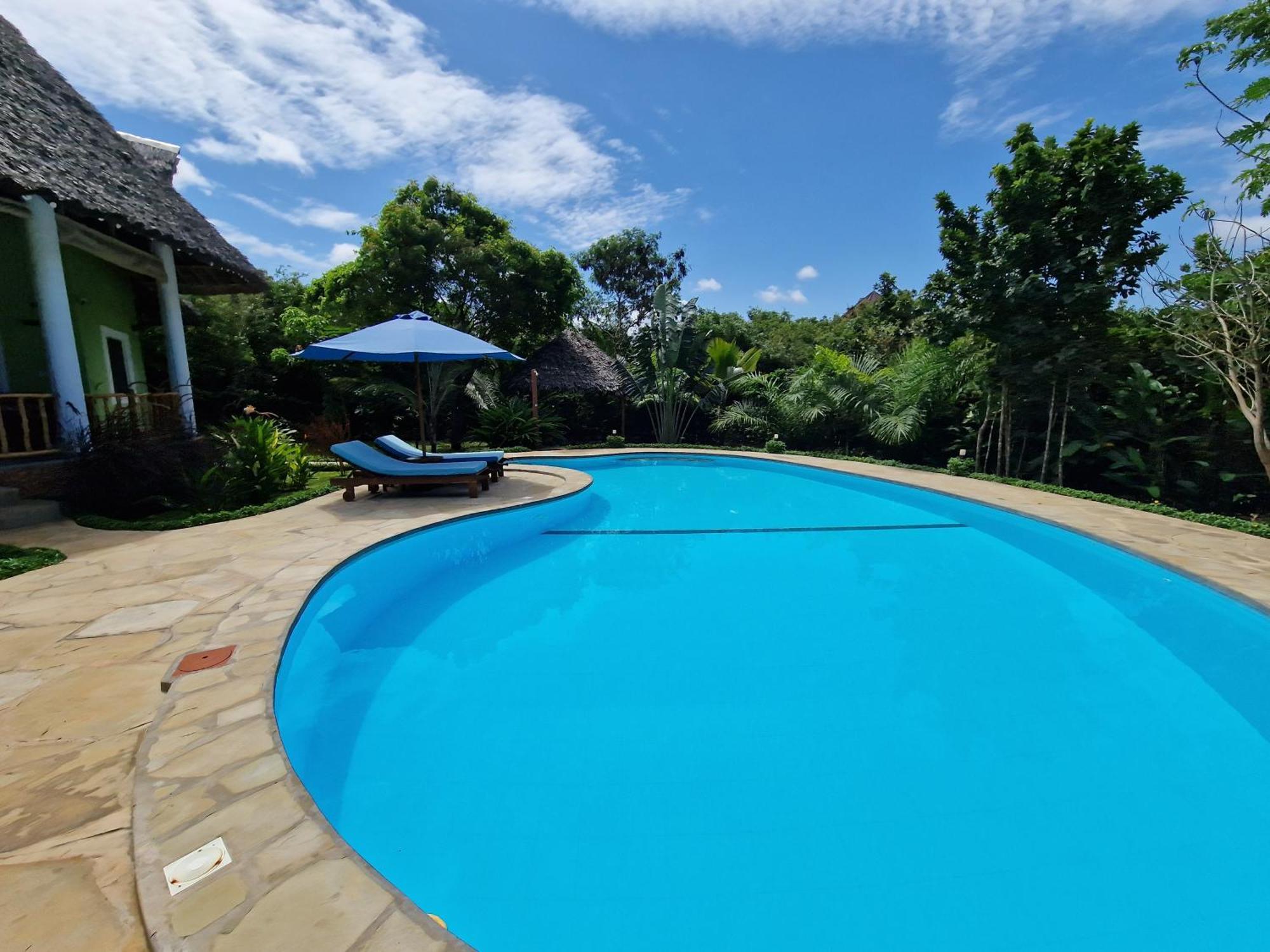 Paradiesische Villa Maisha Mazuri Mit Pool. Terrasse Und Personal Praia de Diani Exterior foto