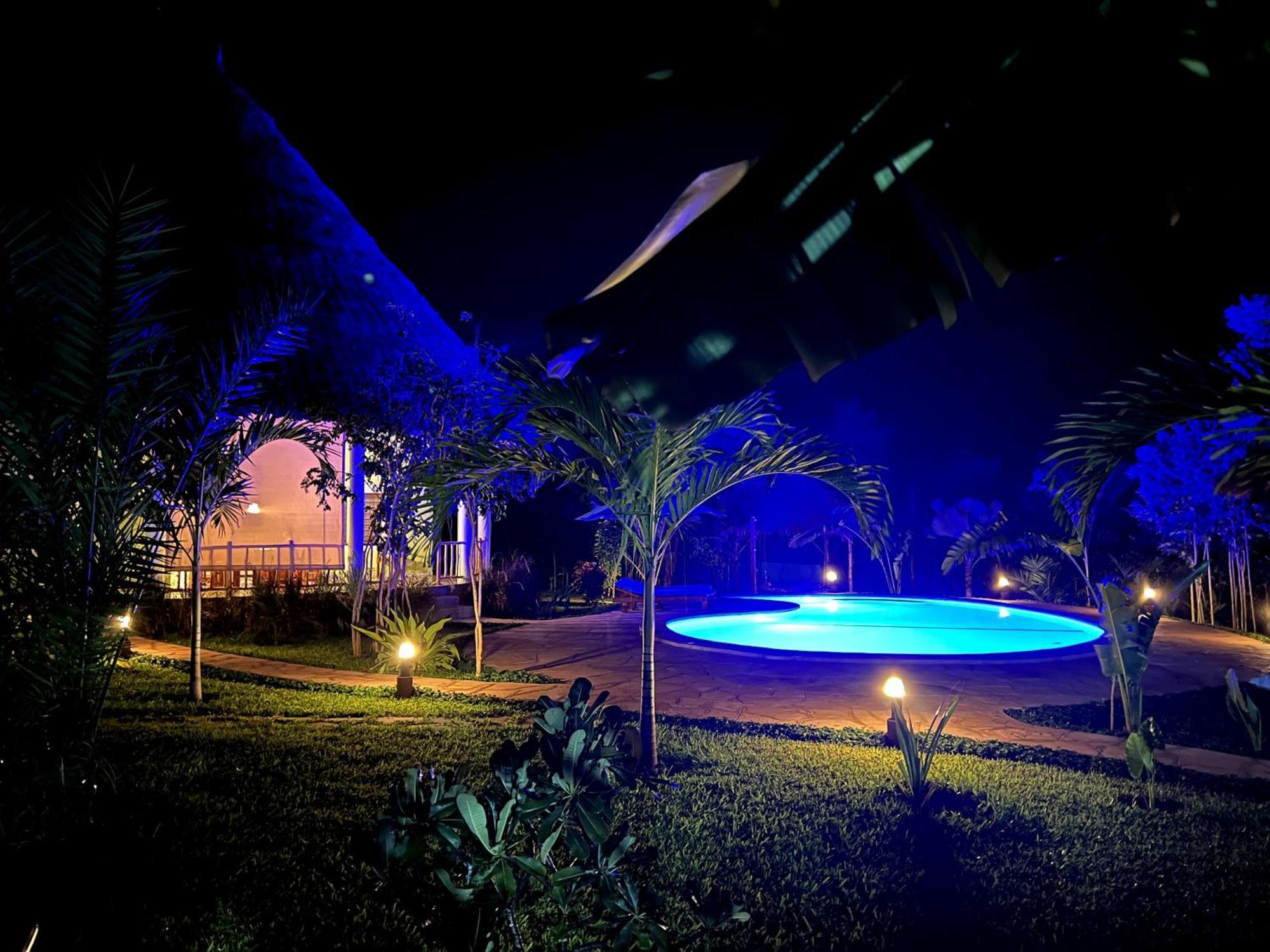 Paradiesische Villa Maisha Mazuri Mit Pool. Terrasse Und Personal Praia de Diani Exterior foto