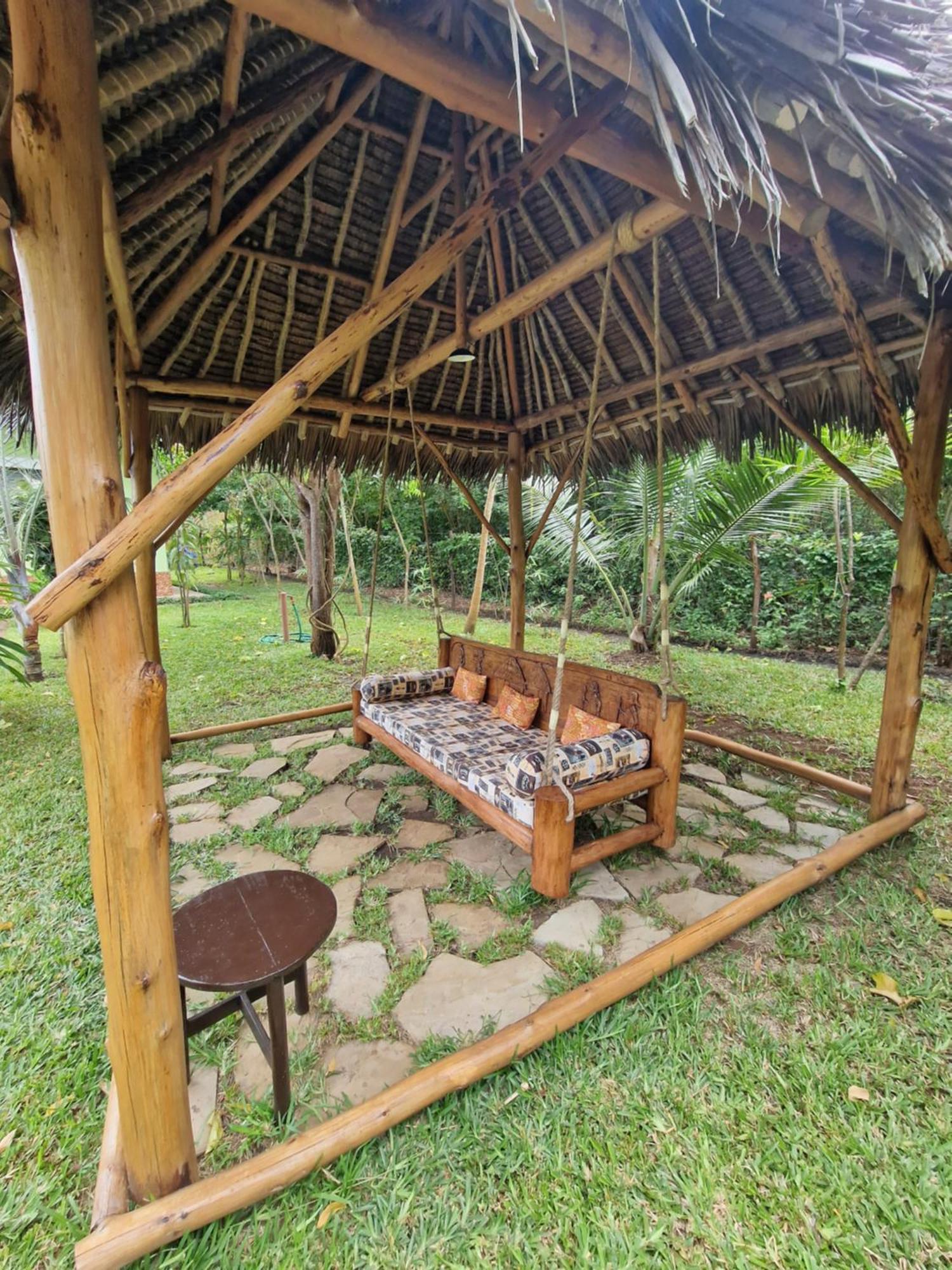 Paradiesische Villa Maisha Mazuri Mit Pool. Terrasse Und Personal Praia de Diani Exterior foto